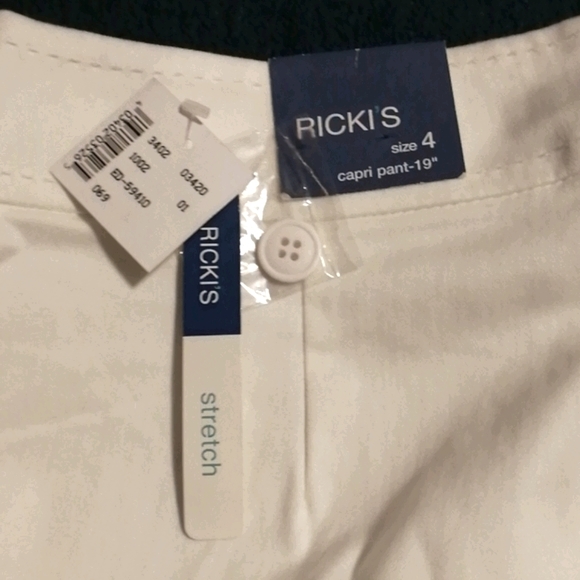 (3/$35) NWT Ricki's business casual white capris - Picture 4 of 5